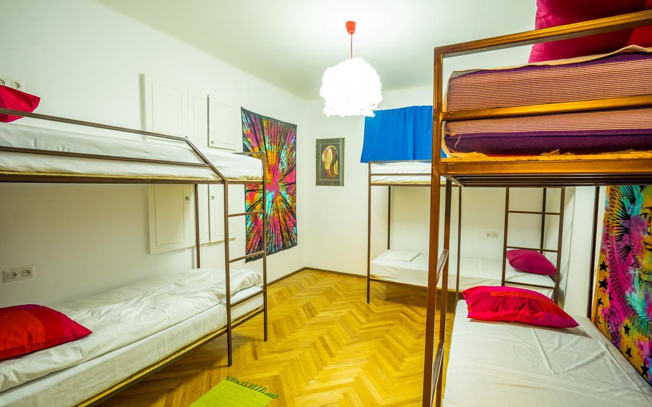 Zgarbi Hostel Tbilisi Bagian luar foto