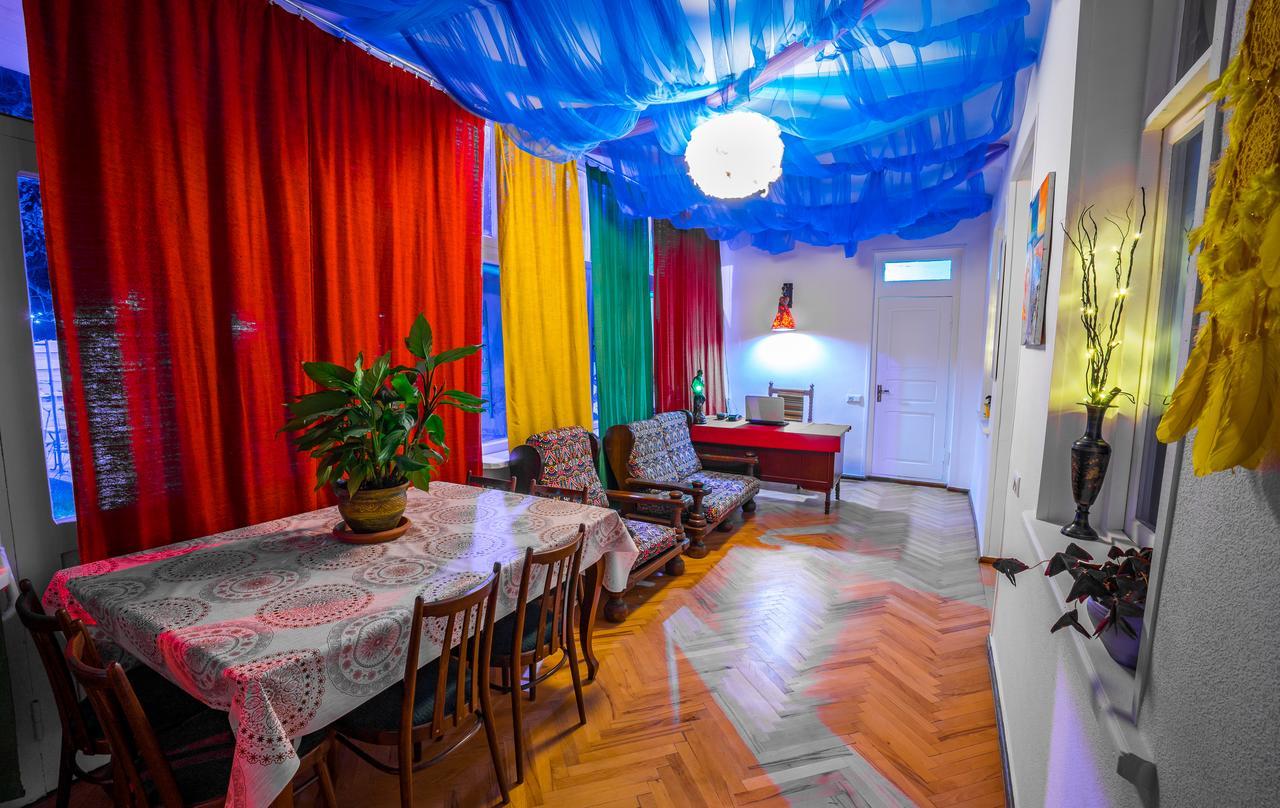 Zgarbi Hostel Tbilisi Bagian luar foto
