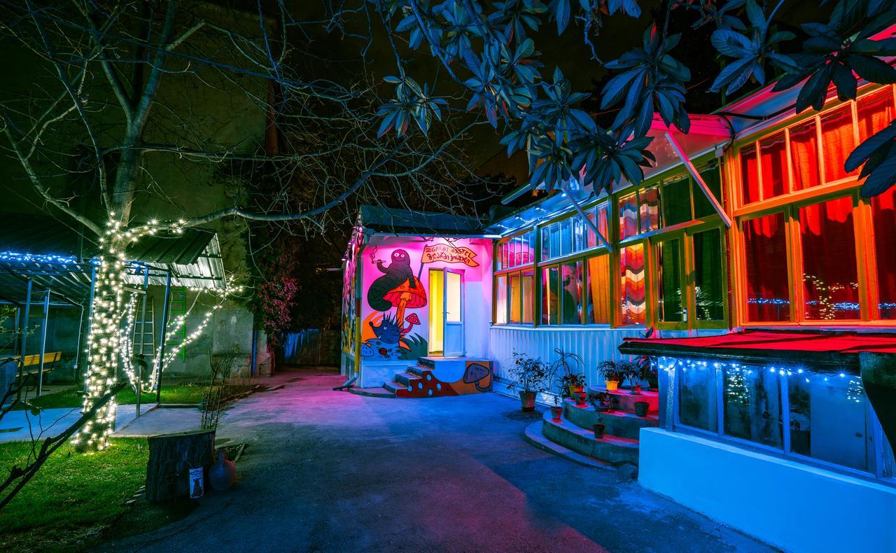 Zgarbi Hostel Tbilisi Bagian luar foto