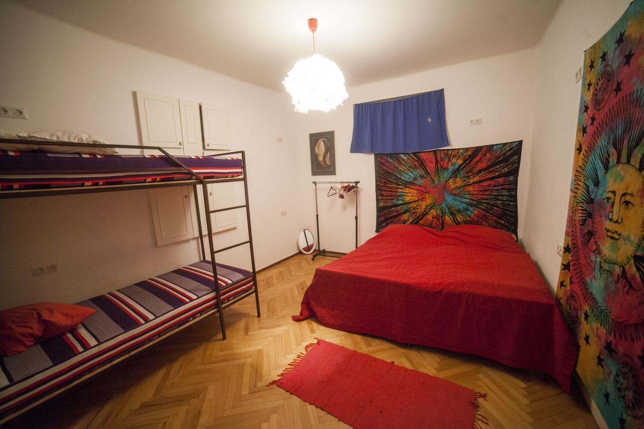 Zgarbi Hostel Tbilisi Bagian luar foto