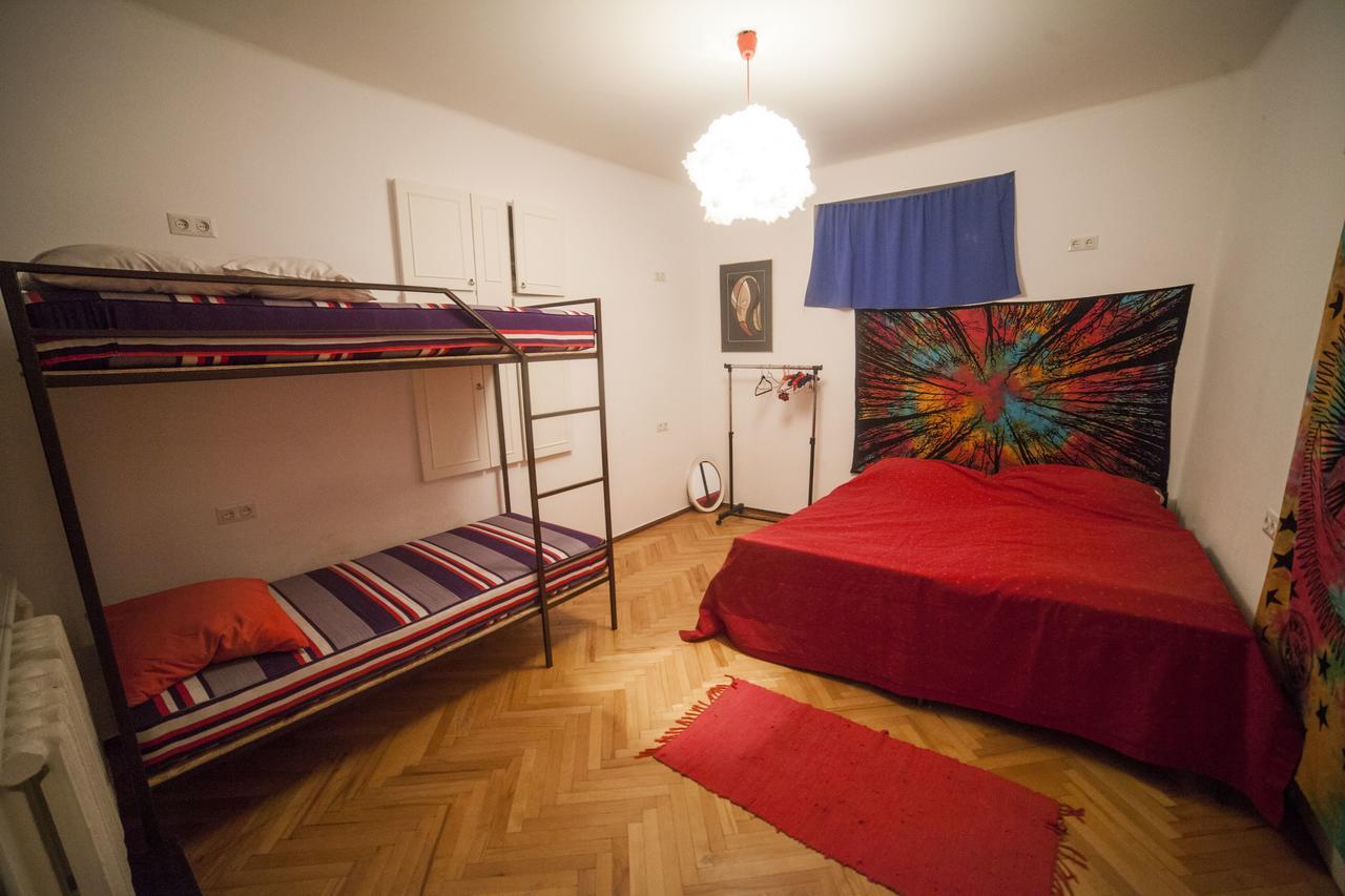 Zgarbi Hostel Tbilisi Bagian luar foto